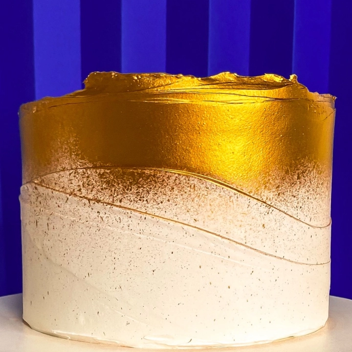 bolo sugarclub macarujá trufado, com dois recheio de maracujá e recheio de chocolate